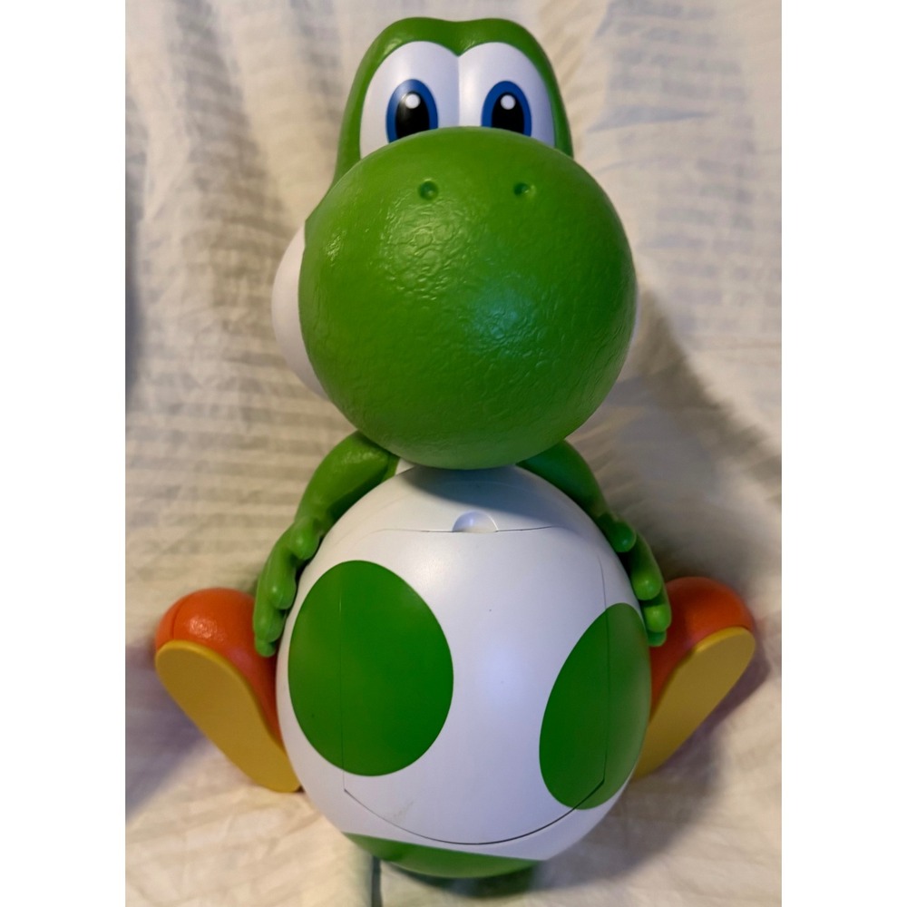 Nintendo Super Mario Movie Yoshi Figure with Egg Storage Popcorn Container Green